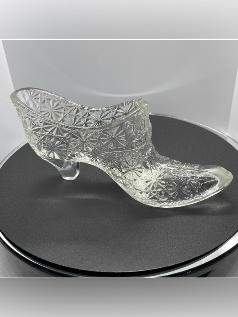 Vintage clear Glass button and Daisy shoe